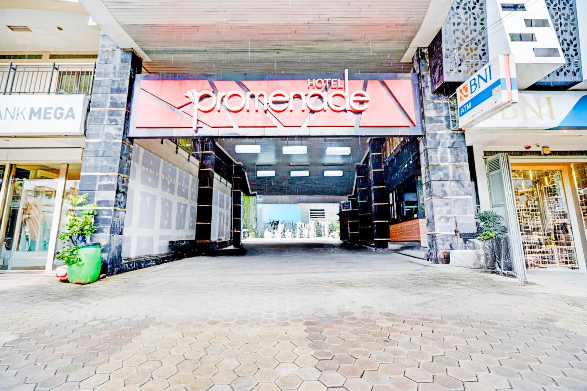 Dancenter Promenade Near Cihampelas Walk *